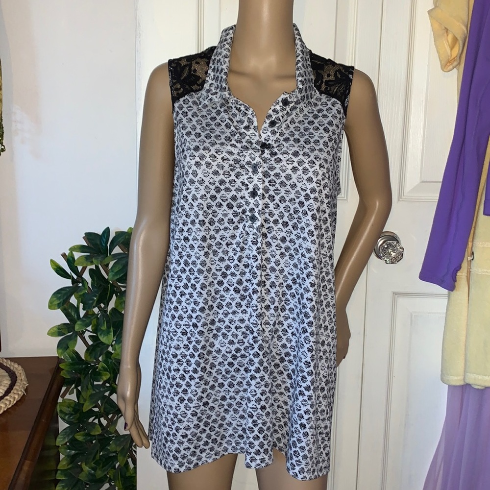 Plus size 1X black lace grey sleeveless tunic shirt top 1X